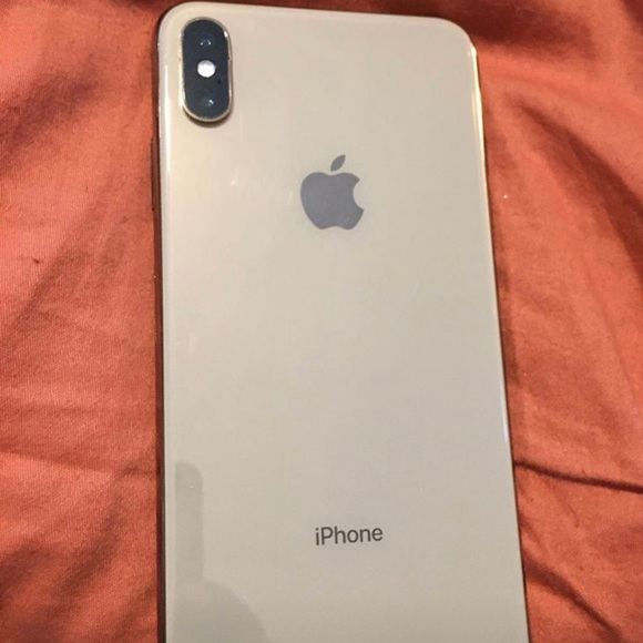 iPhone XS Max - Picture 2 of 3